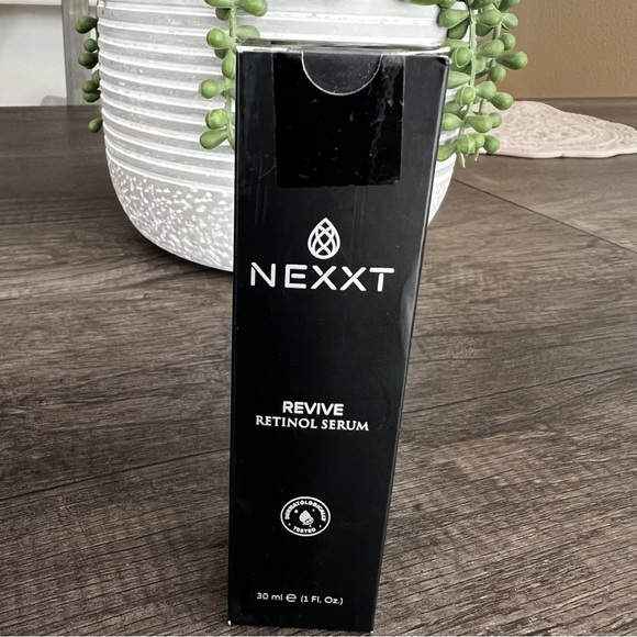 Nexxt Revive Retinol Serum 1 oz. Factory Sealed New In Box - Picture 3 of 9